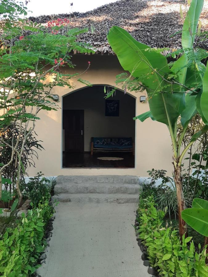 Hotel Le Moya Beach à Nosy-Be Extérieur photo